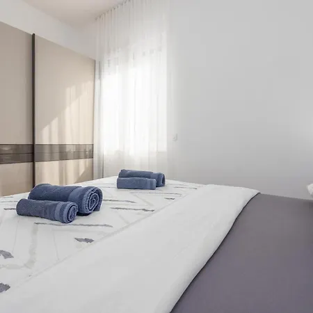 아파트 2 Bedroom Gorgeous In 자다르