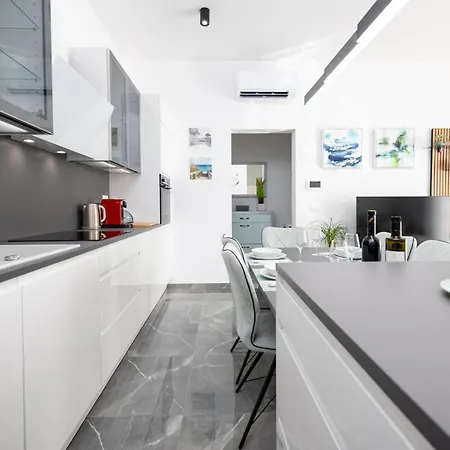 2 Bedroom Gorgeous In * 자다르